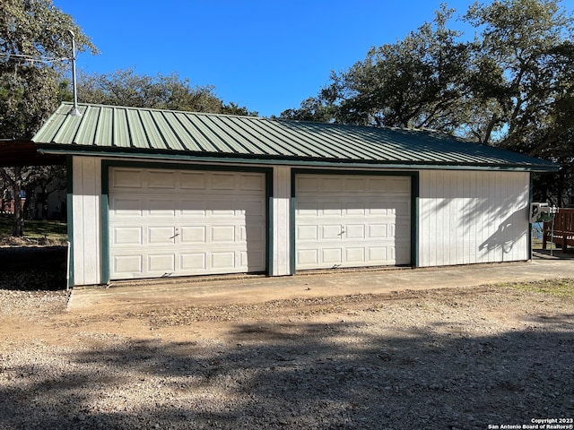 119 Cedar Tree Ln, Canyon Lake, TX 78133 - view of garage