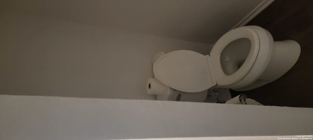 bathroom featuring toilet and vaulted ceiling