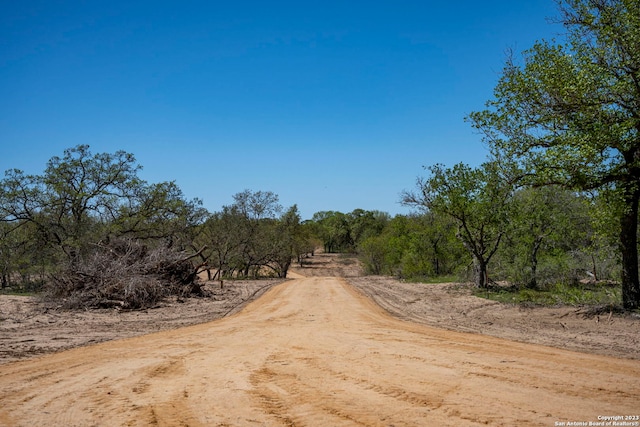 Listing photo 3 for 2703 County Road 770, Natalia TX 78059