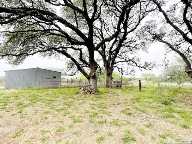 view of yard featuring a rural view