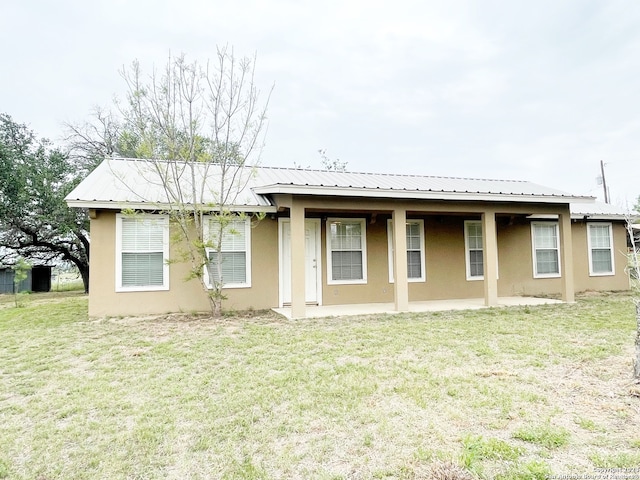 single story home featuring a front yard