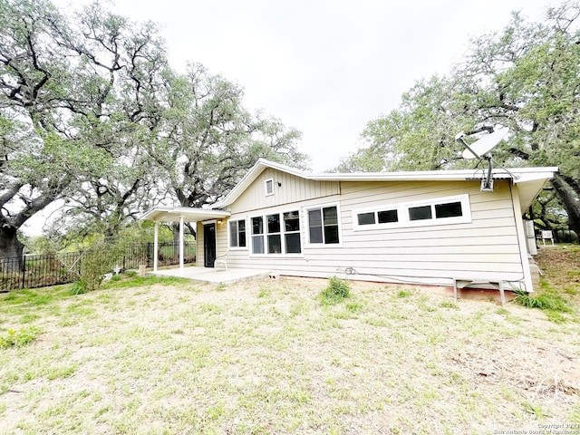 back of house featuring a yard