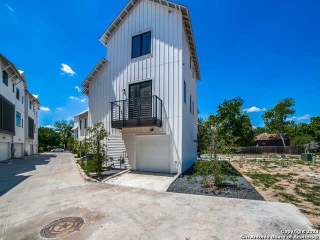 view of front of home featuring a balcony and a garage