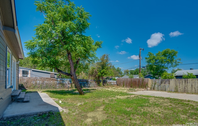 view of yard with a patio area