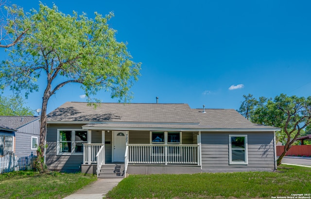 view of front facade with a front yard and covered porch