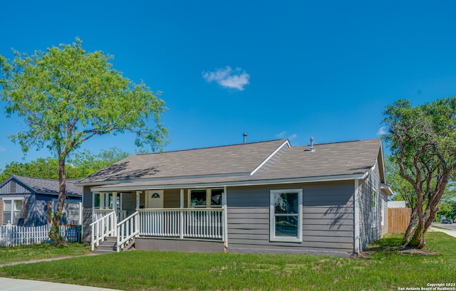 view of front of property with covered porch and a front lawn