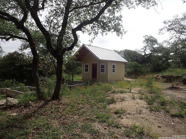 view of front facade with an outdoor structure