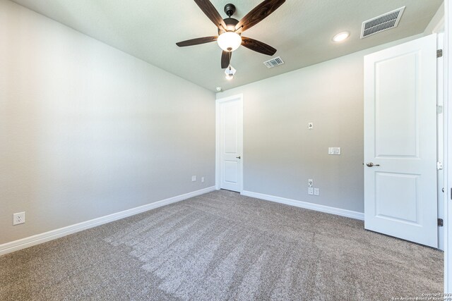 empty room featuring light carpet and ceiling fan