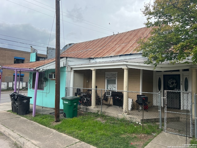 view of front of house featuring covered porch