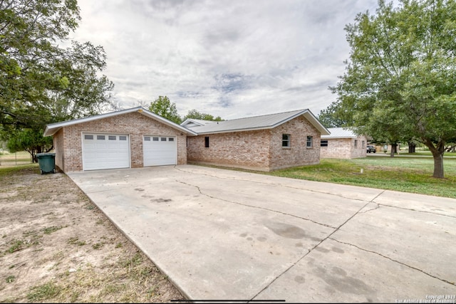 Listing photo 2 for 415 Ham Ln, Uvalde TX 78801