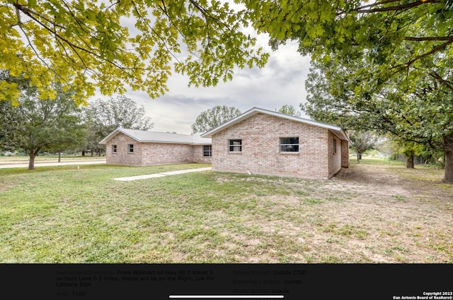 Listing photo 3 for 415 Ham Ln, Uvalde TX 78801