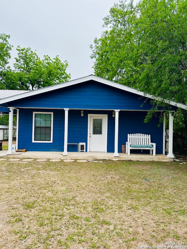 view of front facade with a porch and a front yard