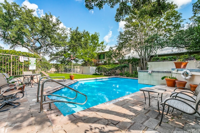 view of swimming pool featuring a patio