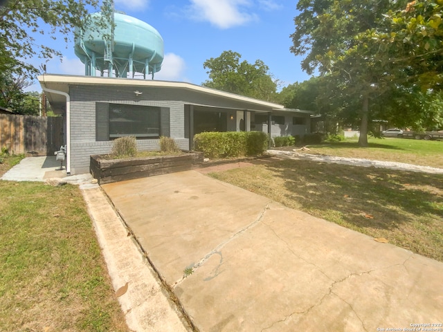 view of front of house with a front yard