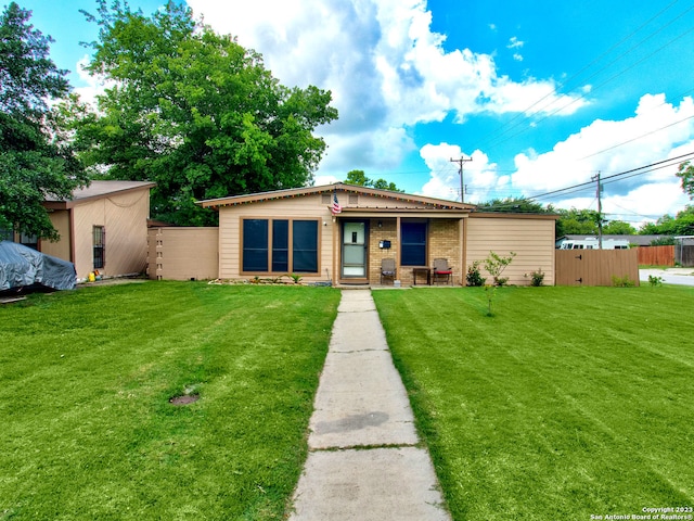 view of front of property with a front lawn