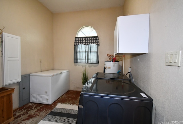 laundry room with gas water heater and washing machine and dryer