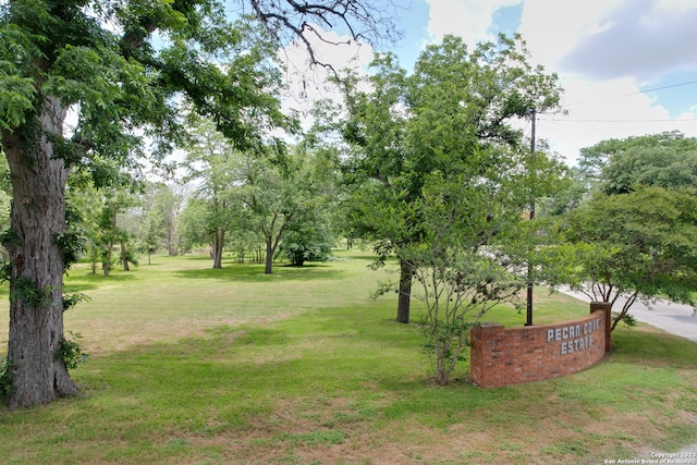 Listing photo 2 for 102 Lakeside Dr, Seguin TX 78155