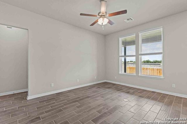 empty room featuring ceiling fan