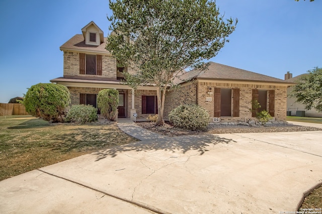 view of front facade with a front lawn