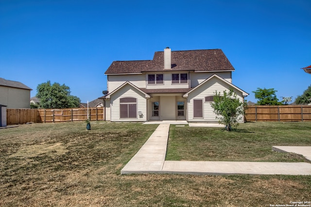 view of front of property featuring a front yard