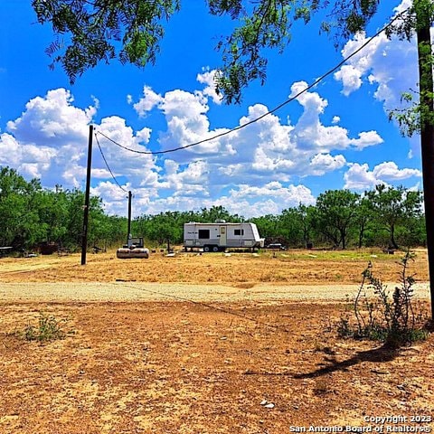 Listing photo 3 for 600 Country Breeze, Floresville TX 78114