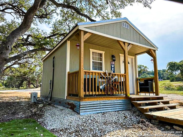 view of front of house with a porch