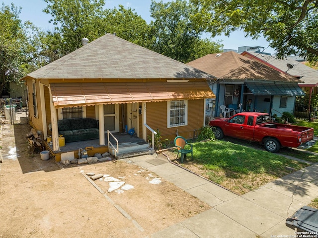 view of front of home with a front lawn