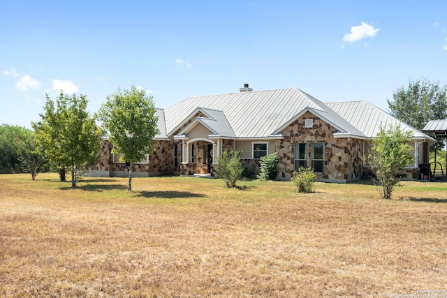 view of front of house featuring a front lawn