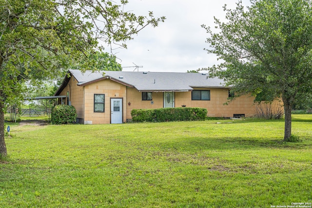 single story home featuring a front lawn