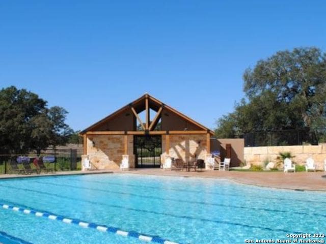 Listing photo 3 for 140 N Calvin Barrett, Blanco TX 78606