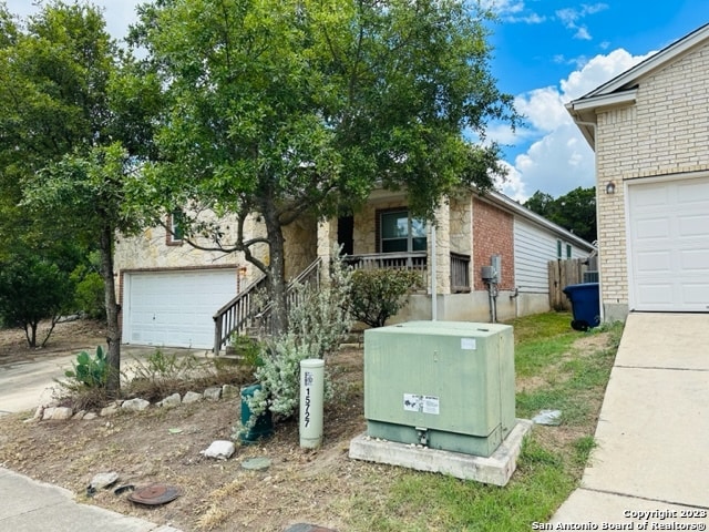 view of front of property featuring a porch