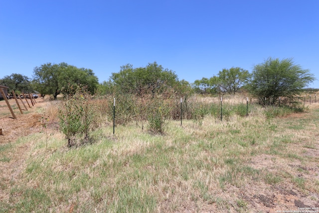 Listing photo 2 for 109 County Road 2638, Devine TX 78016