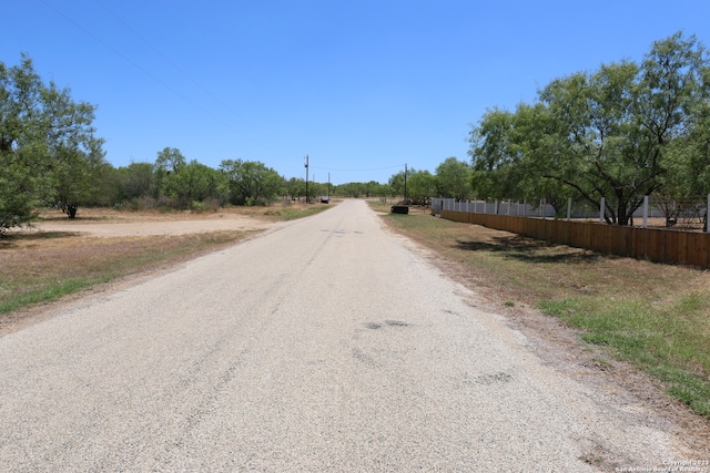 Listing photo 3 for 109 County Road 2672, Devine TX 78016