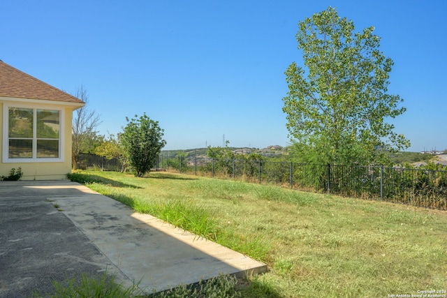 view of yard featuring a patio