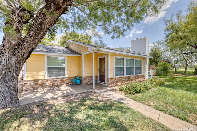 ranch-style home featuring a patio and a front lawn