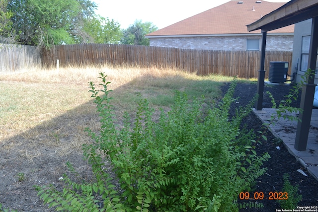 view of yard featuring central AC unit