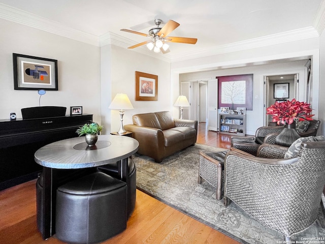 living room featuring hardwood / wood-style floors, crown molding, and ceiling fan