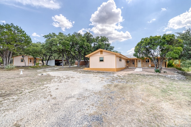 view of front of property