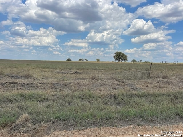 Listing photo 3 for 06 County Road 232, Floresville TX 78114