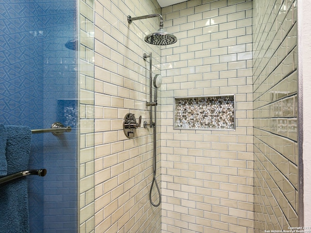 bathroom featuring tiled shower