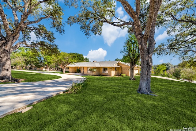 view of front of house with a front lawn