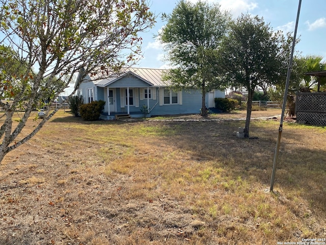 view of front of house with a front lawn