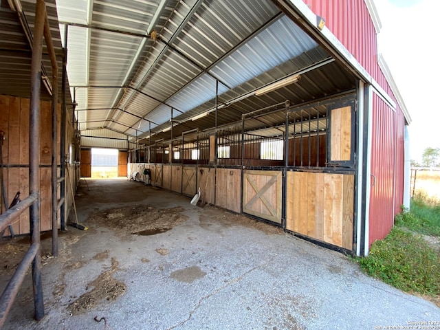 view of stable featuring an outdoor structure