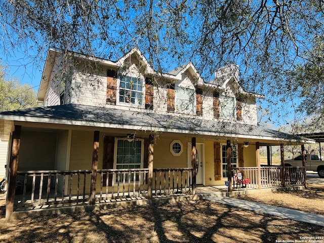 country-style home with a porch