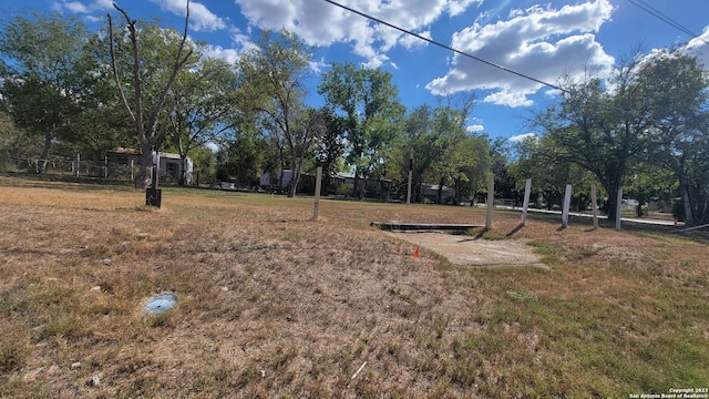 304 E Hunt St, Pleasanton TX, 78064 land for sale