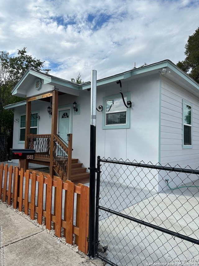 view of front facade with a porch