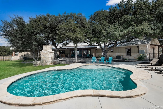 view of swimming pool featuring a patio area