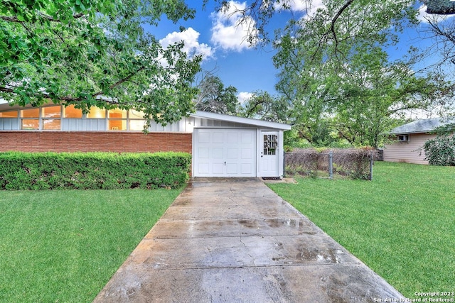 view of front of property with a front lawn