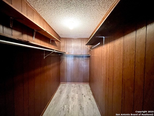 spacious closet featuring light hardwood / wood-style floors