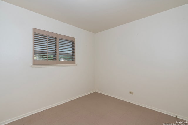 empty room featuring light tile floors